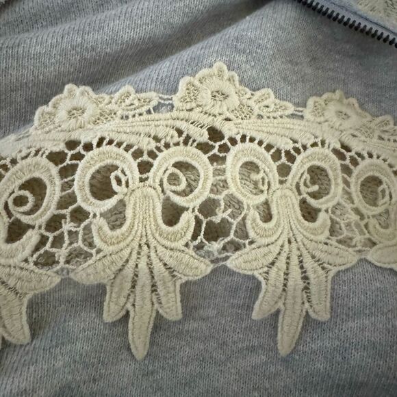 Free People gray 1/4 zip cropped boho sweatshirt  with lace applique detail S - Picture 6 of 13